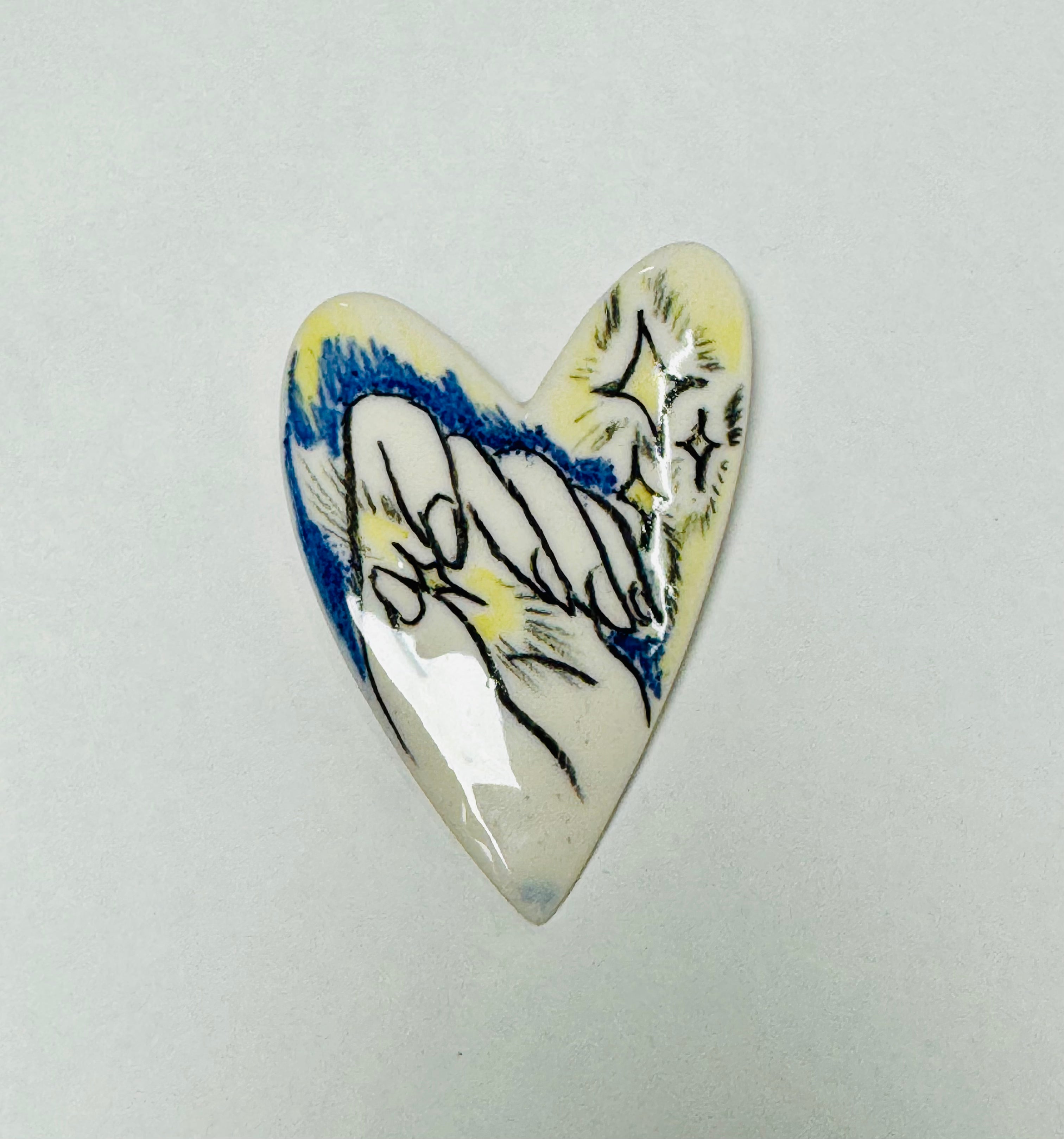 Brosa portelan inima mica ilustrata 1