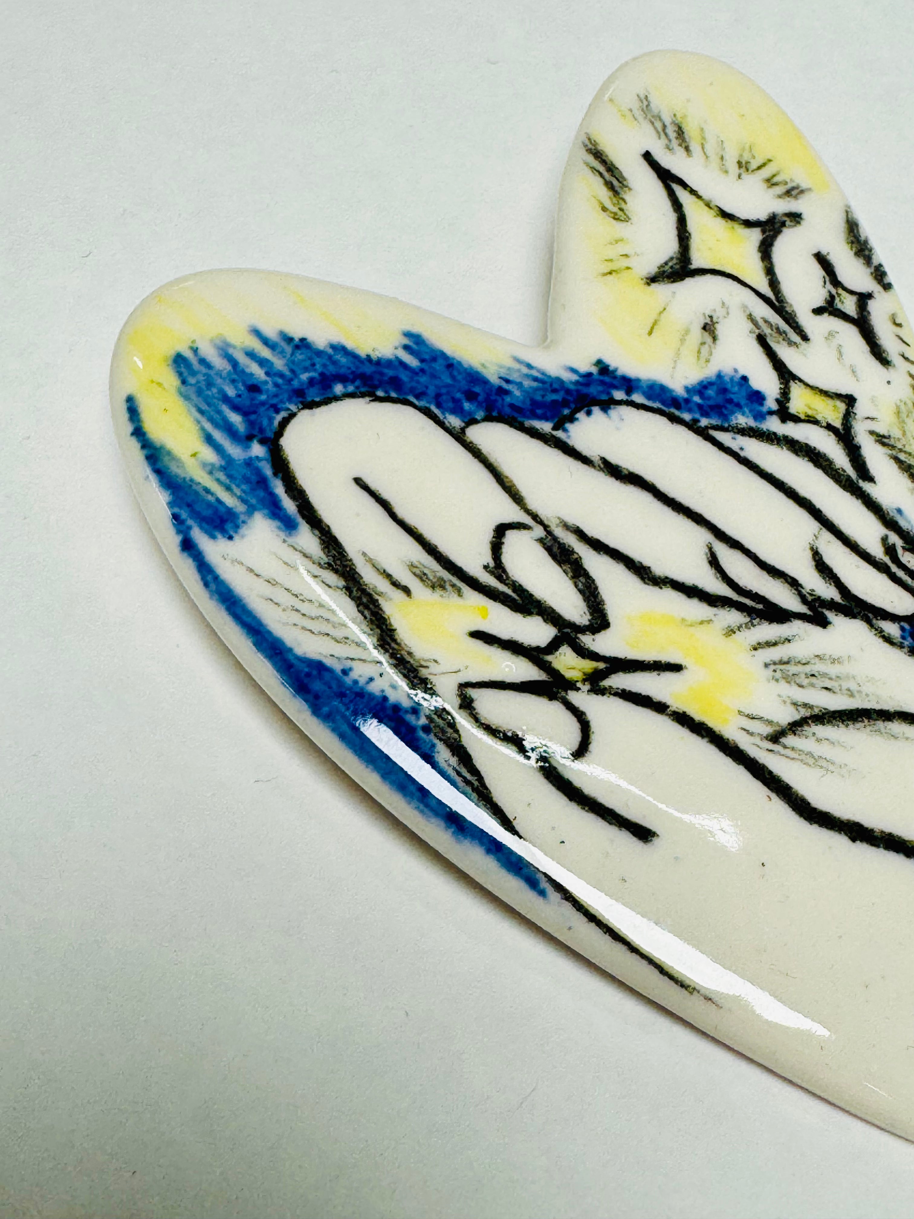 Brosa portelan inima mica ilustrata 1