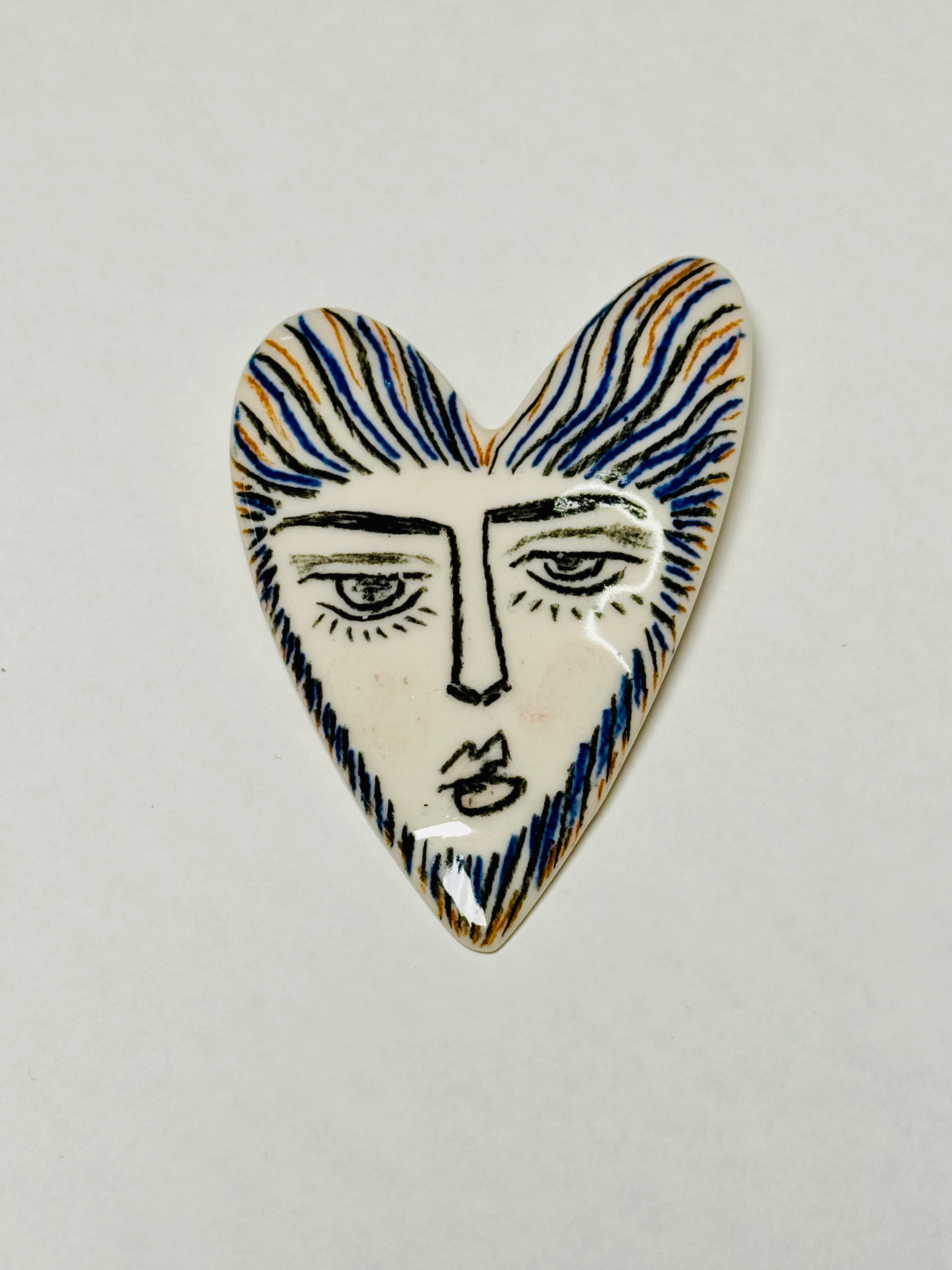 Brosa portelan inima mica ilustrata 3