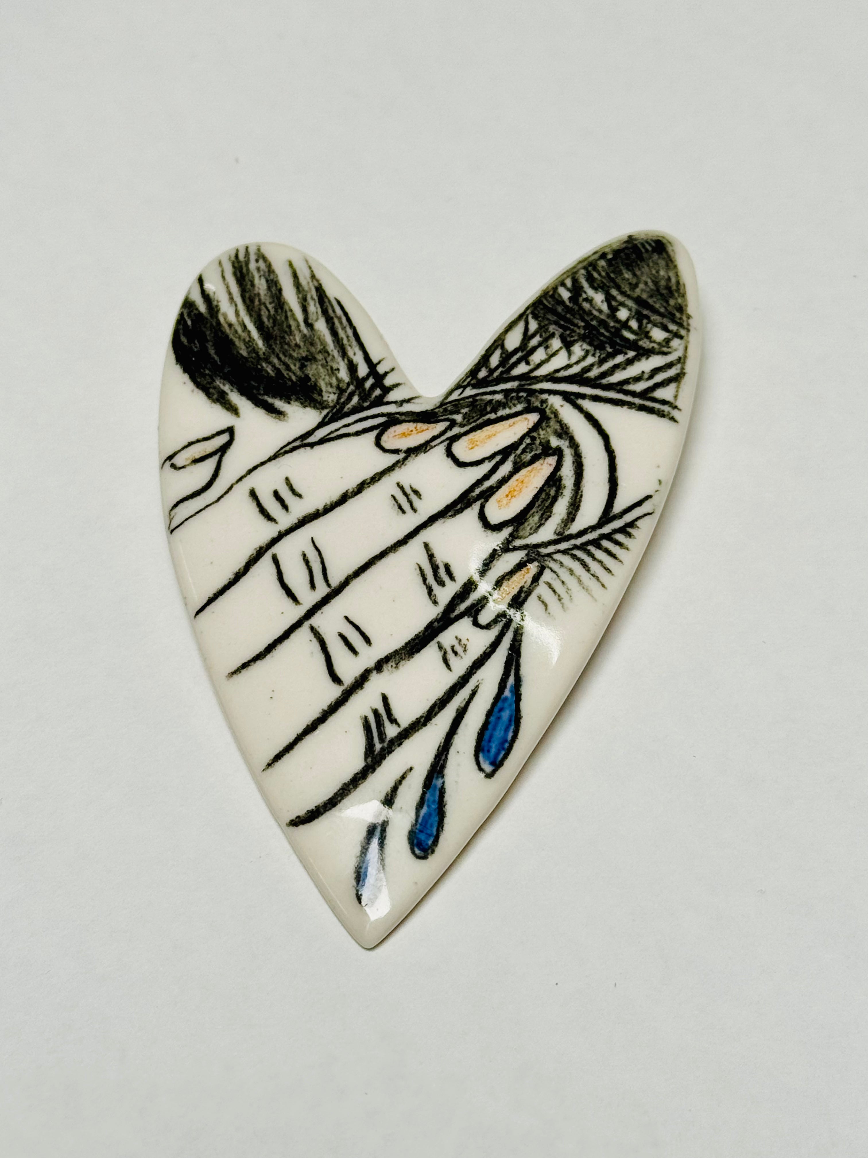 Brosa portelan inima mica ilustrata 5