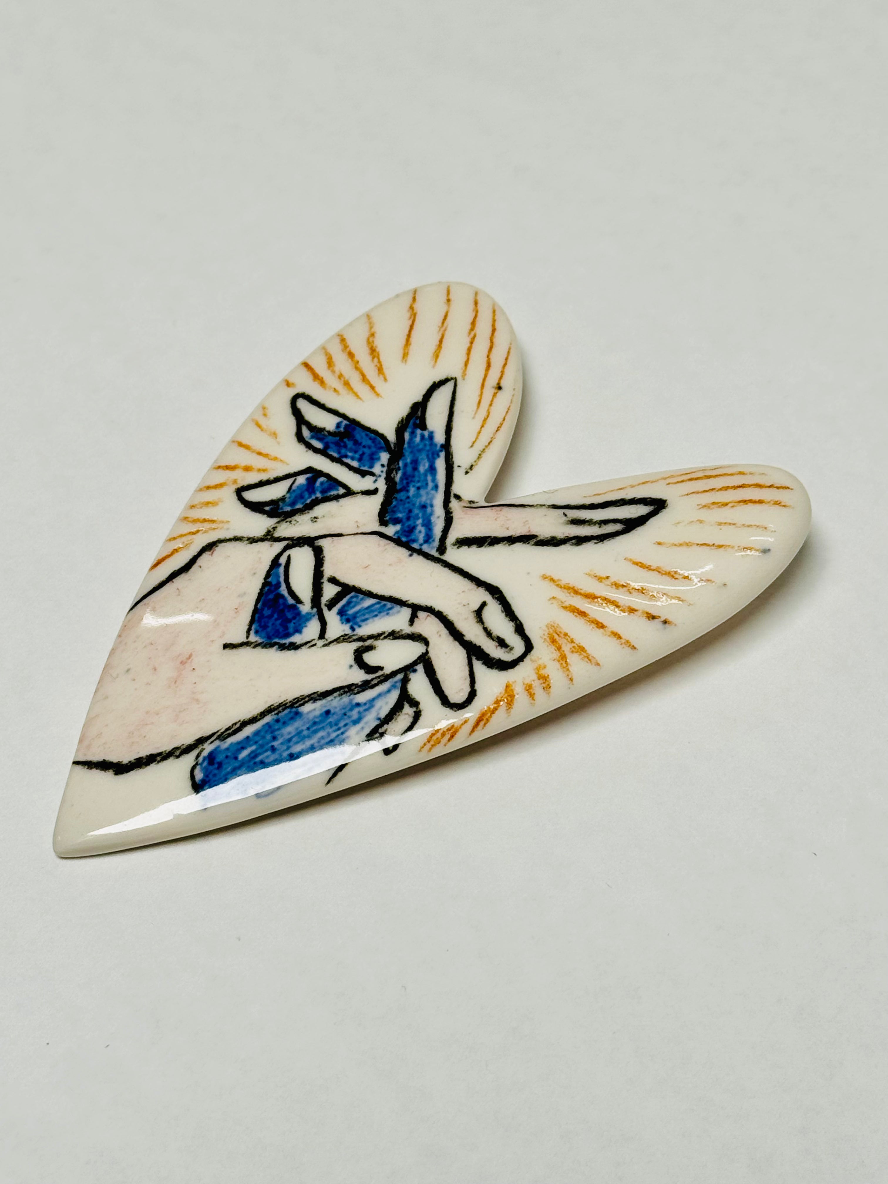 Brosa portelan inima mica ilustrata 6