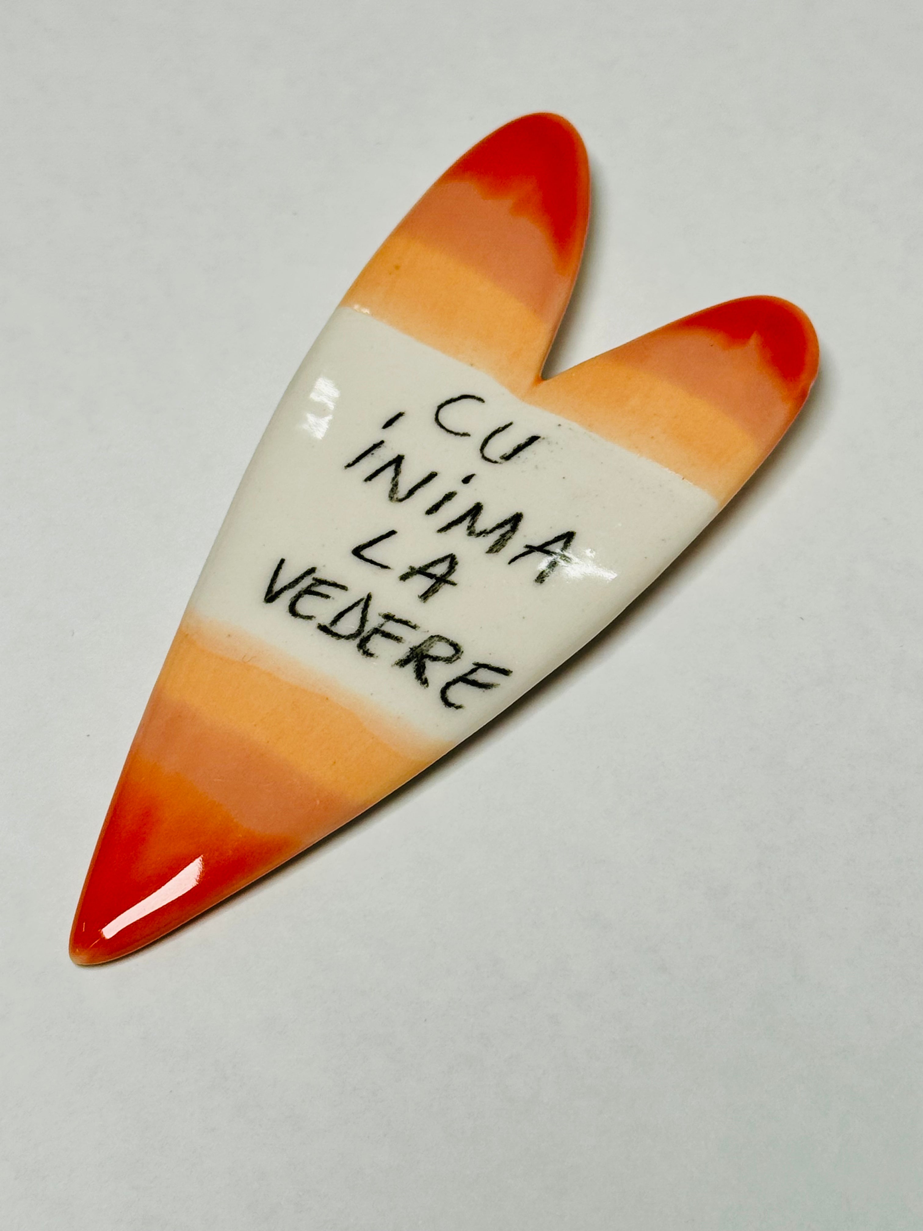 Brosa portelan Inima mare ilustrata 1