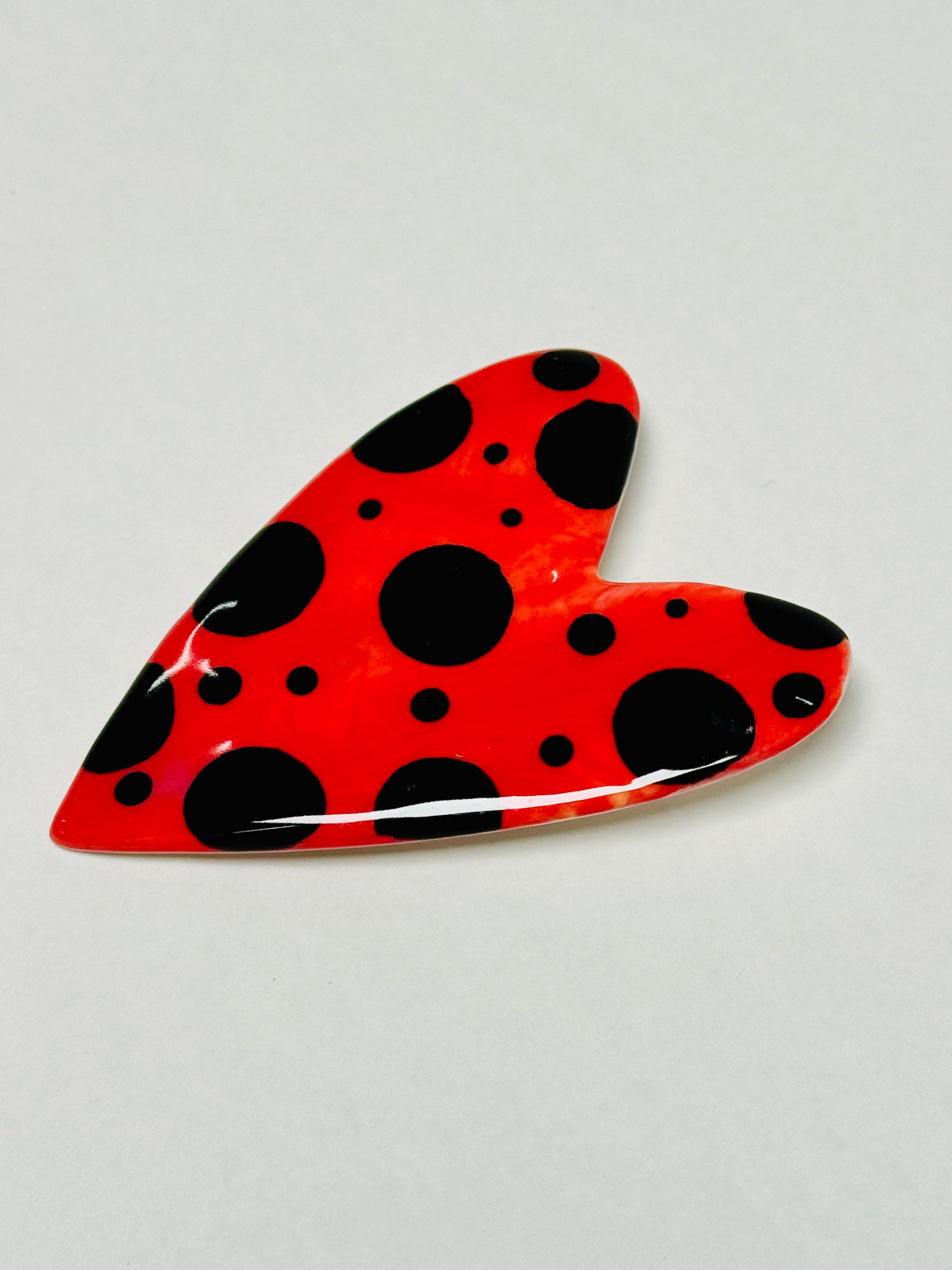 Brosa portelan inima mica ilustrata 7