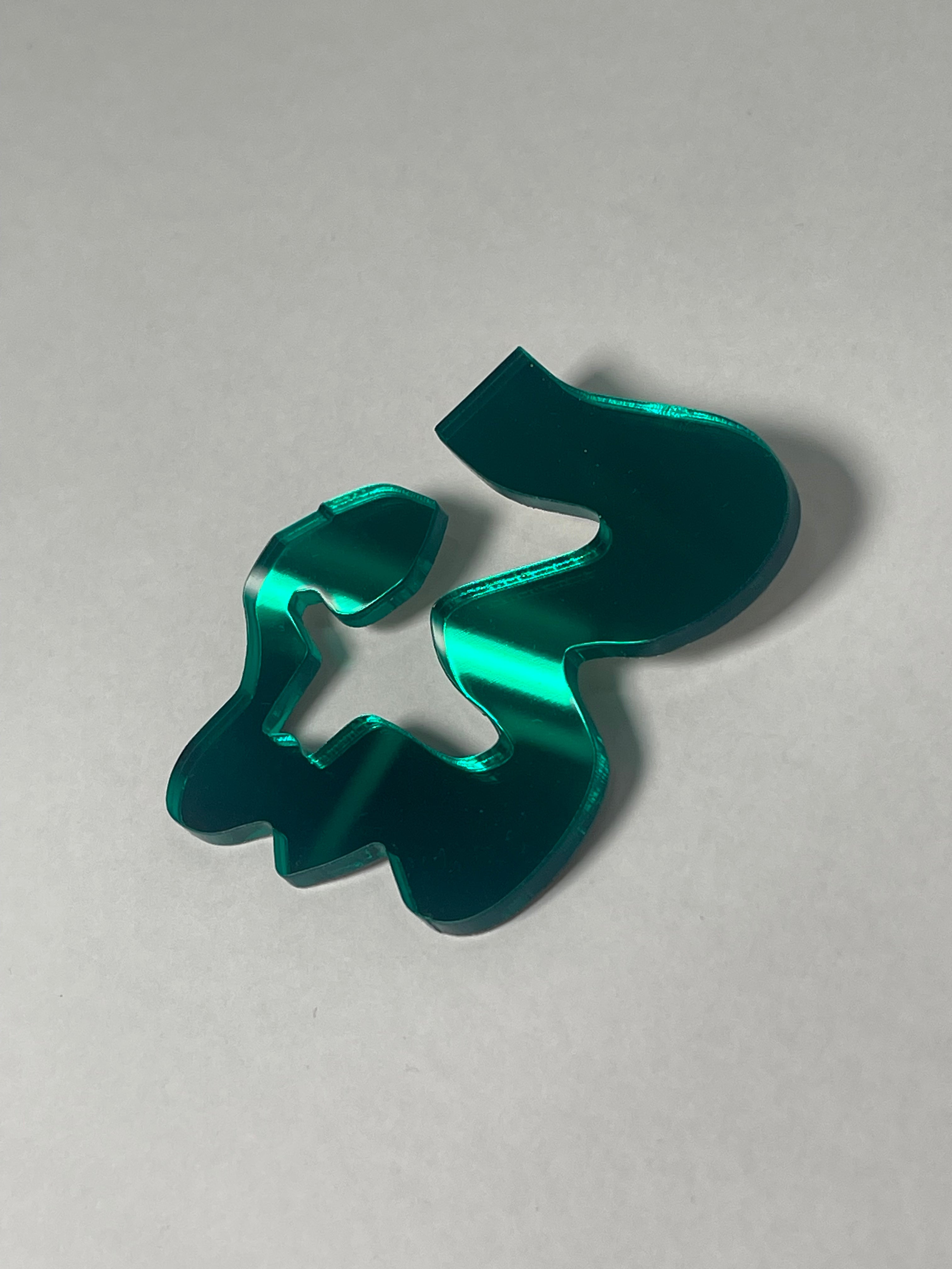 Broșă plexiglas "Introvert"