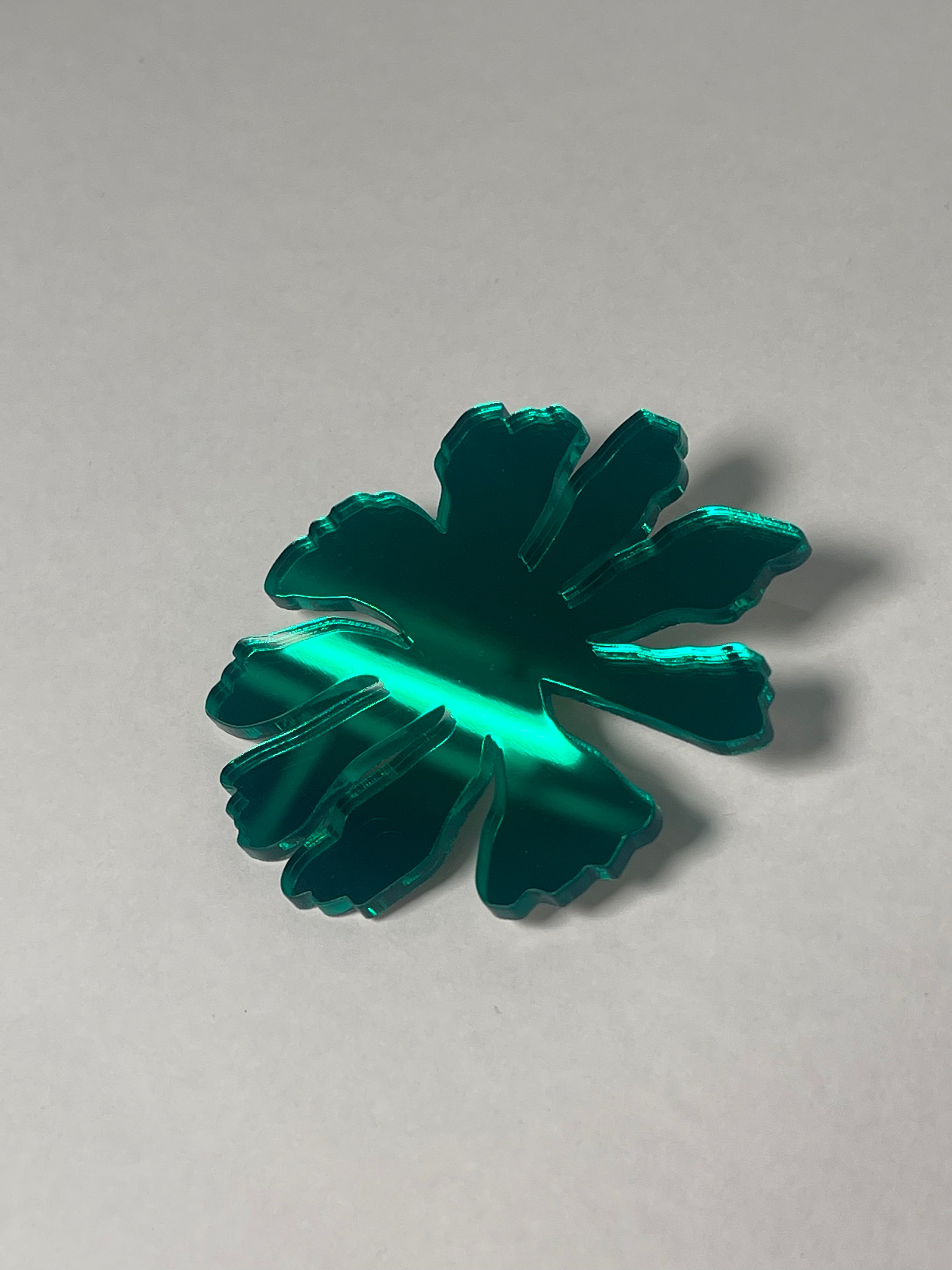 Broșă plexiglas "Petale"