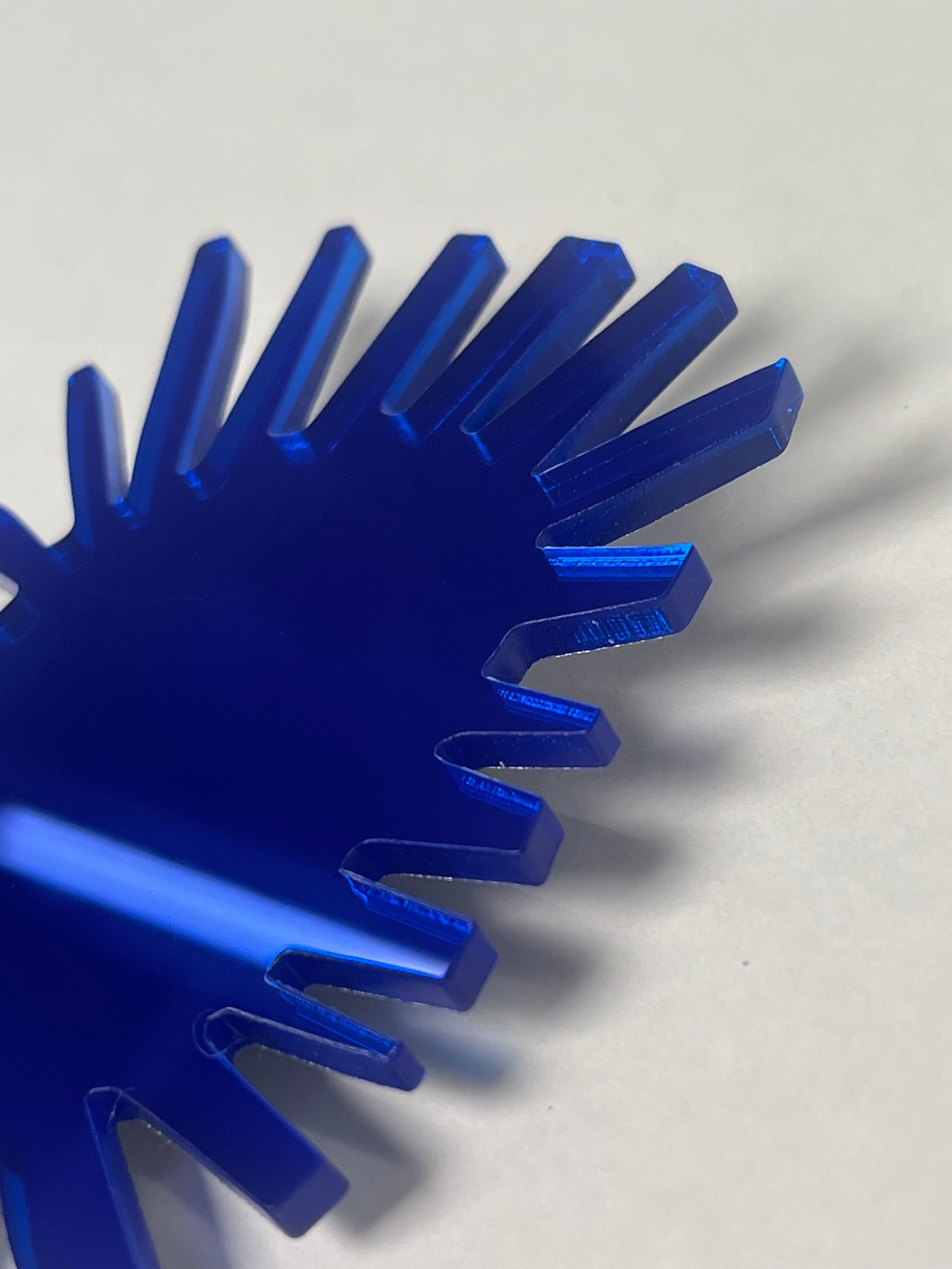 Broșă plexiglas "Strălucire"