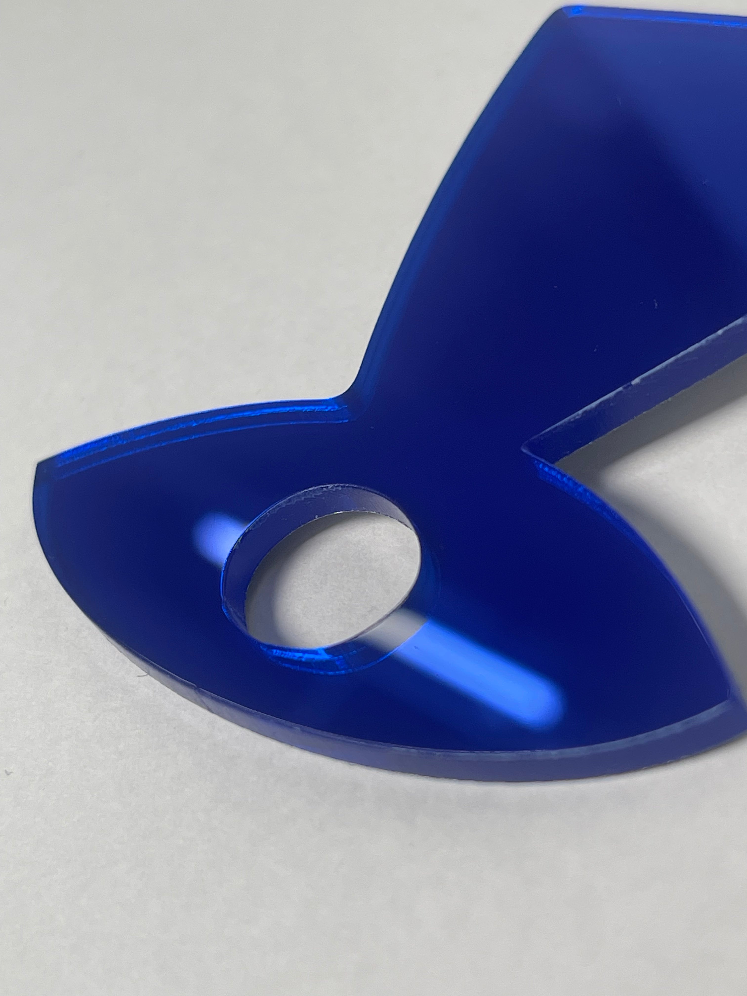 Broșă plexiglas "Ascuns"