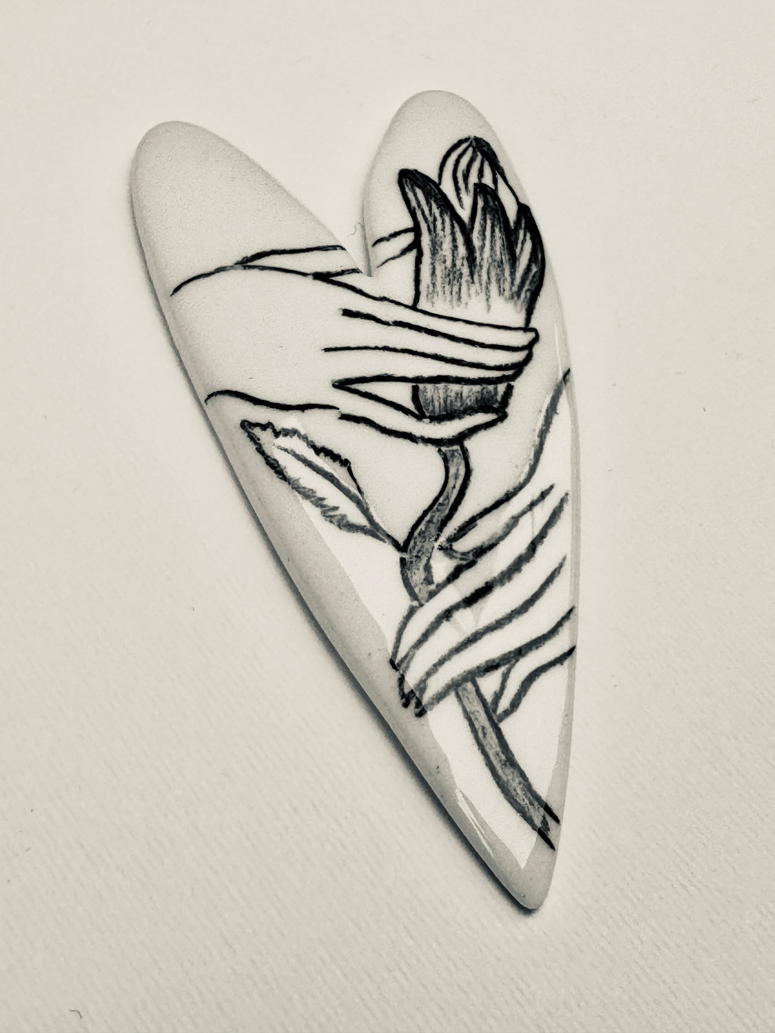 Brosa portelan Inima mare ilustrata 2