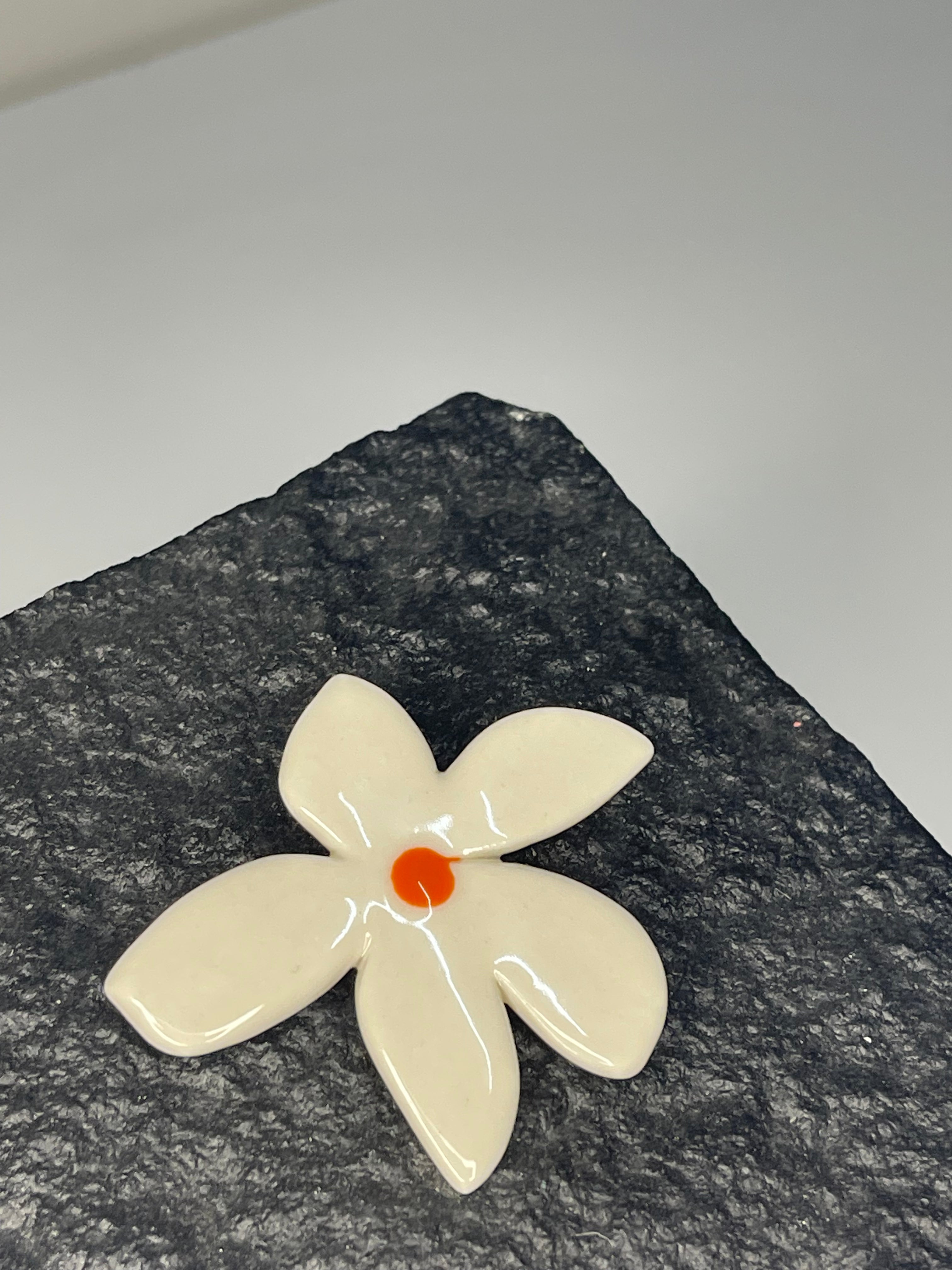 Broșă floare 13