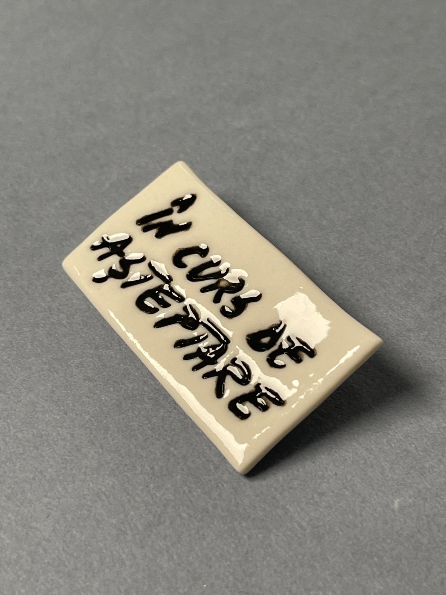 Broșă porțelan "În curs de așteptare" - Diana Vasilescu - Accesorii Bijuterie