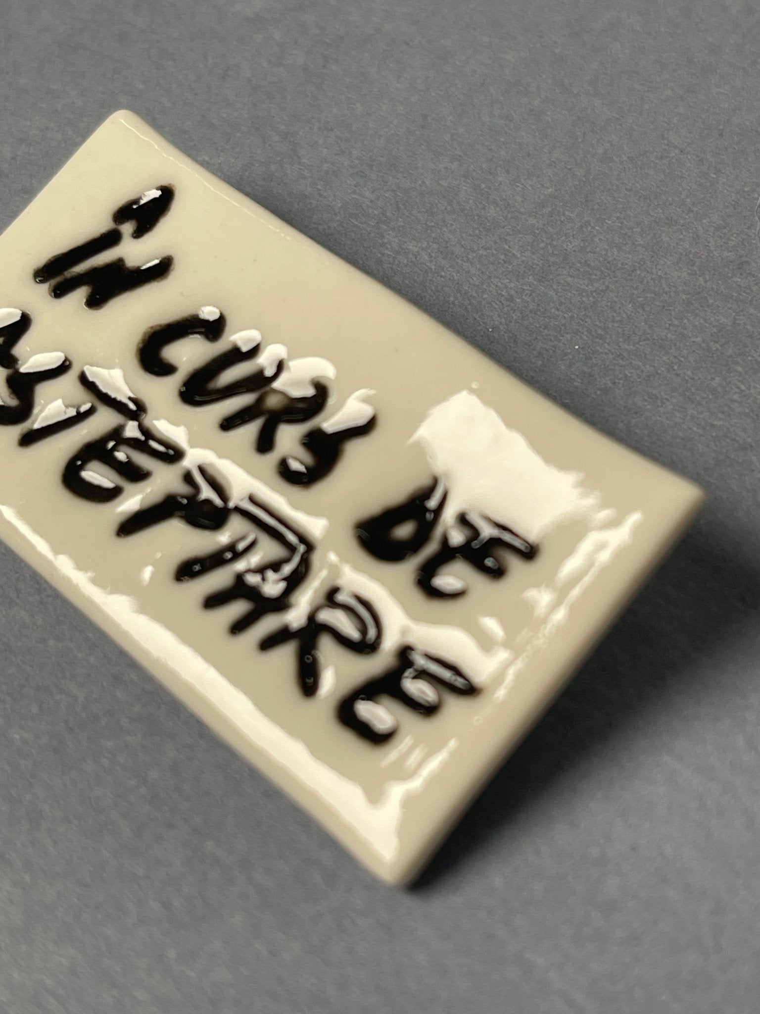 Broșă porțelan "În curs de așteptare" - Diana Vasilescu - Accesorii Bijuterie